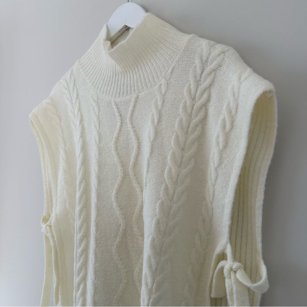 Steve Madden Cream Cable Knit Sleeveless Sweater Vest Layer Warm Cozy Top Medium - Picture 6 of 12